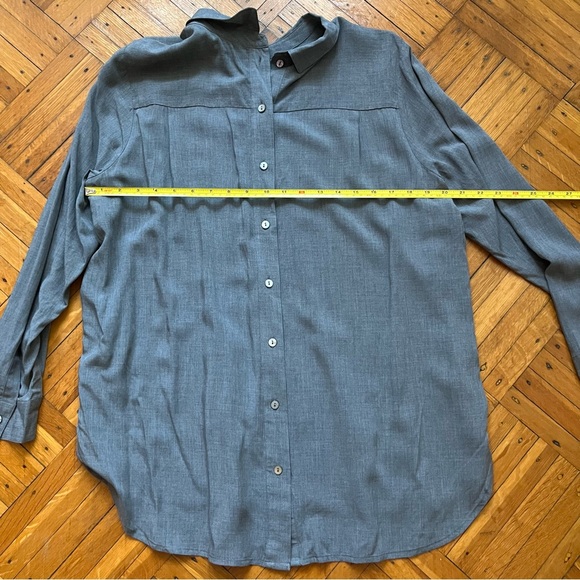 J. Jill Button-Back Tunic Minimalist Gray Long Sleeve Collared High-Low Shirt - Picture 13 of 13